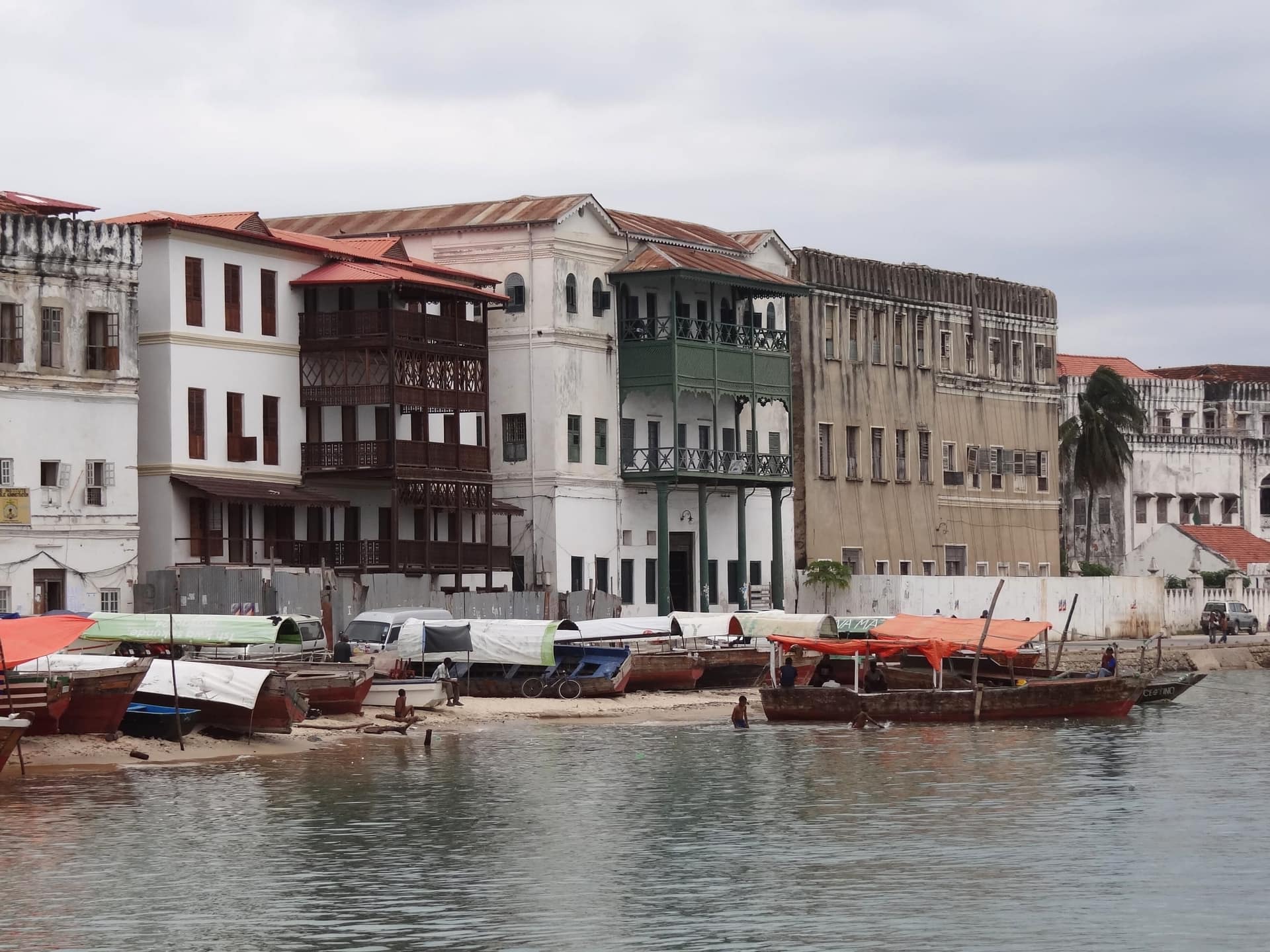 Edifici storici sul lungomare di Stone Town, Zanzibar